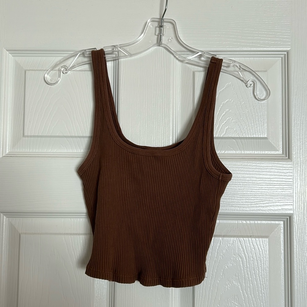 3 cropped ribbed tanks